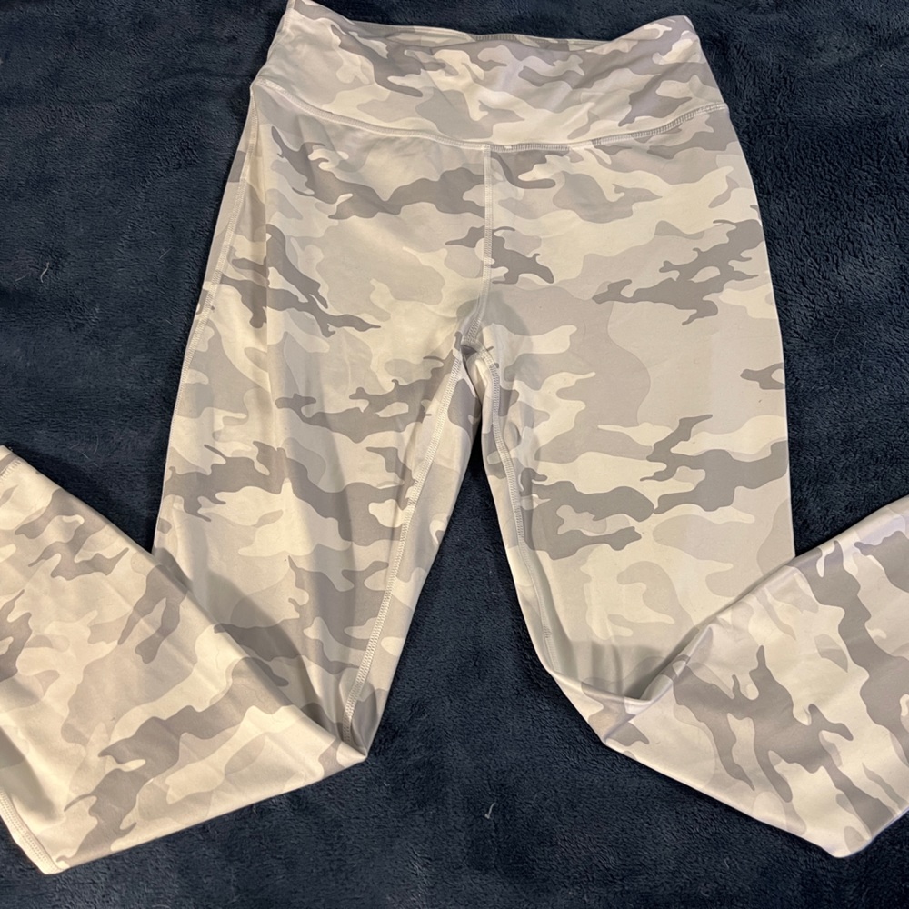 White camouflage leggings